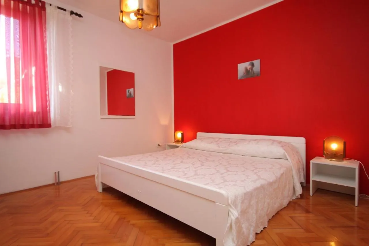 Apartments With A Parking Space 말리로시니