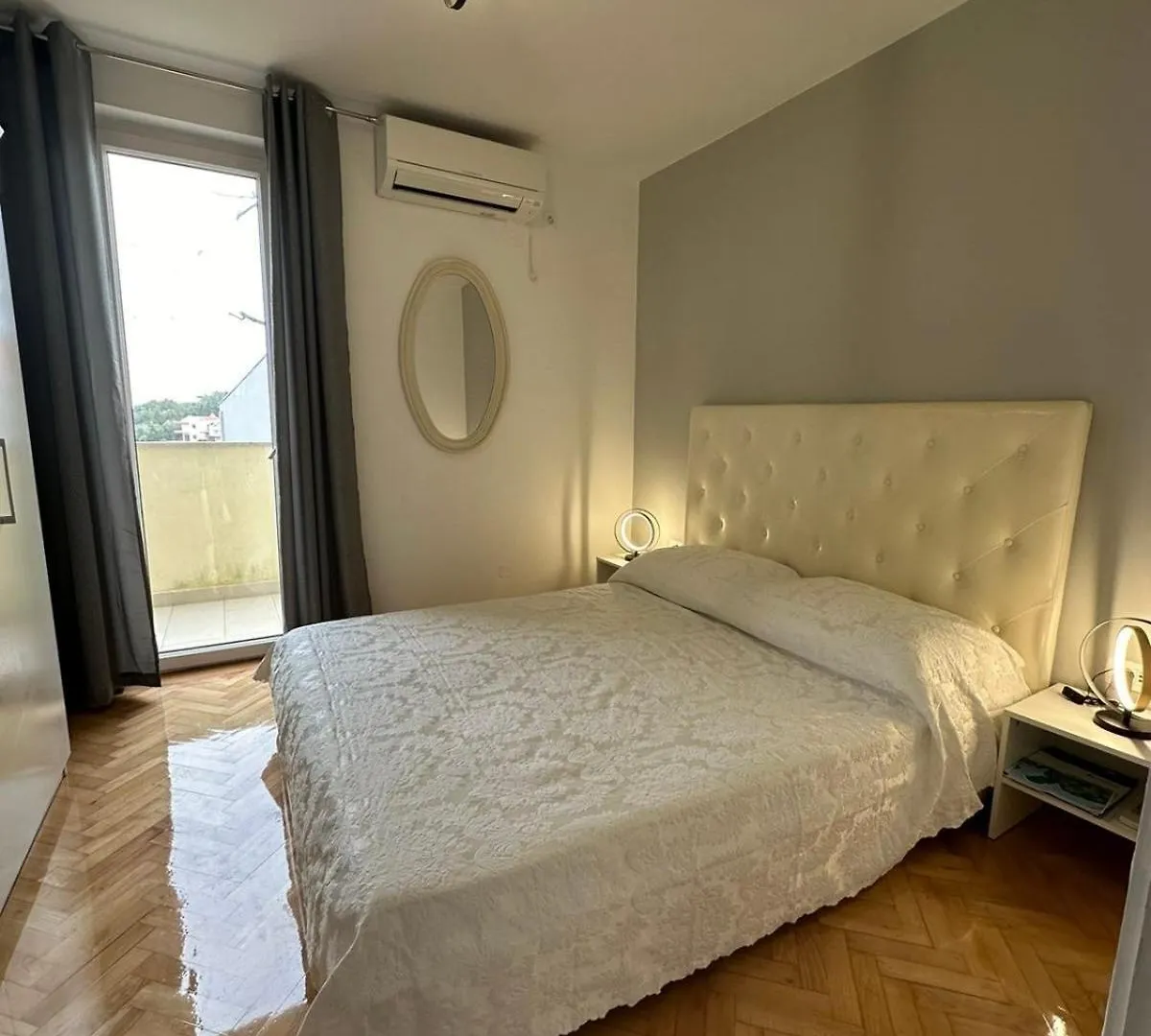 Apartments With A Parking Space 말리로시니 0*,  크로아티아