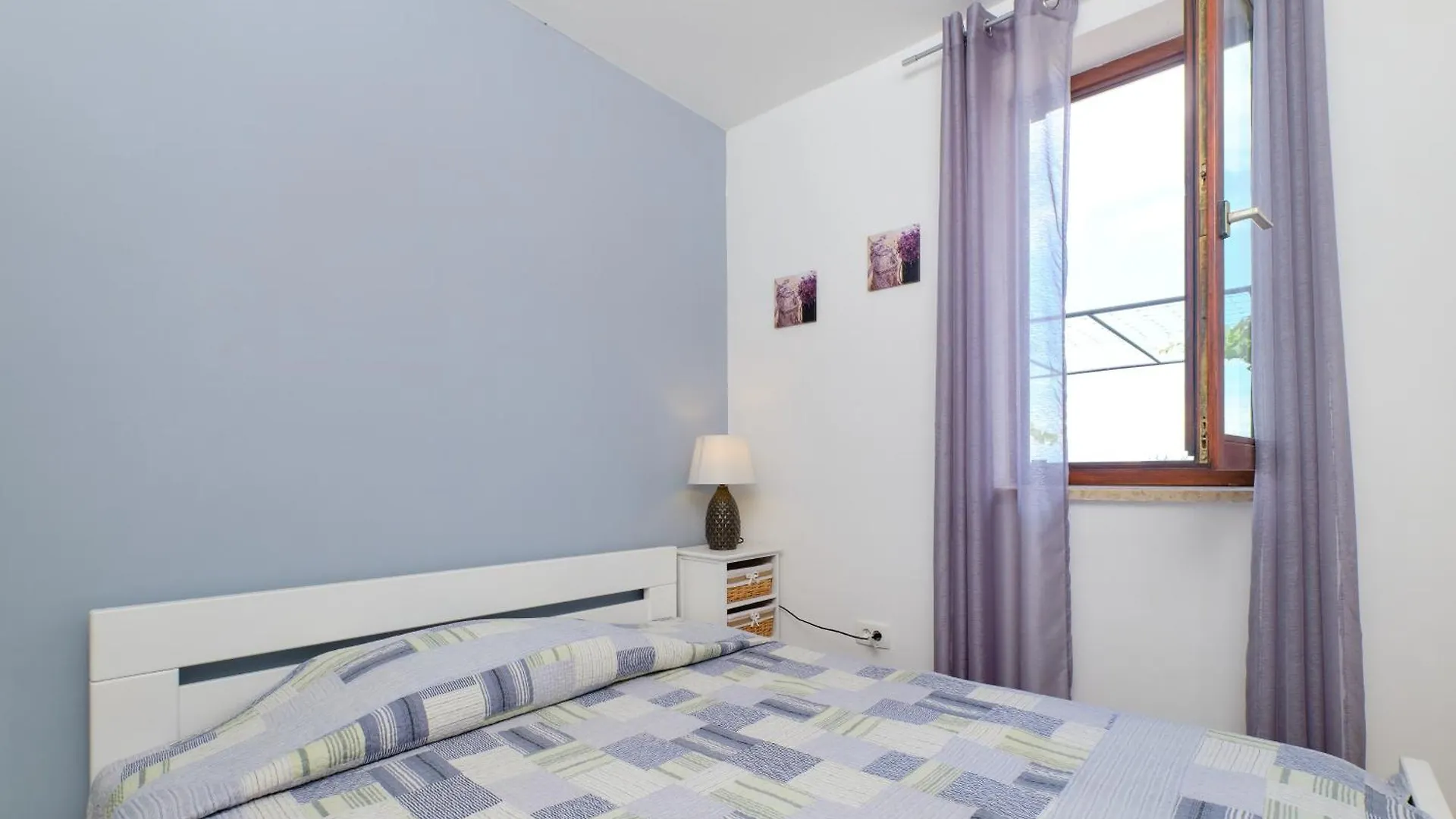 Apartments With A Parking Space 말리로시니